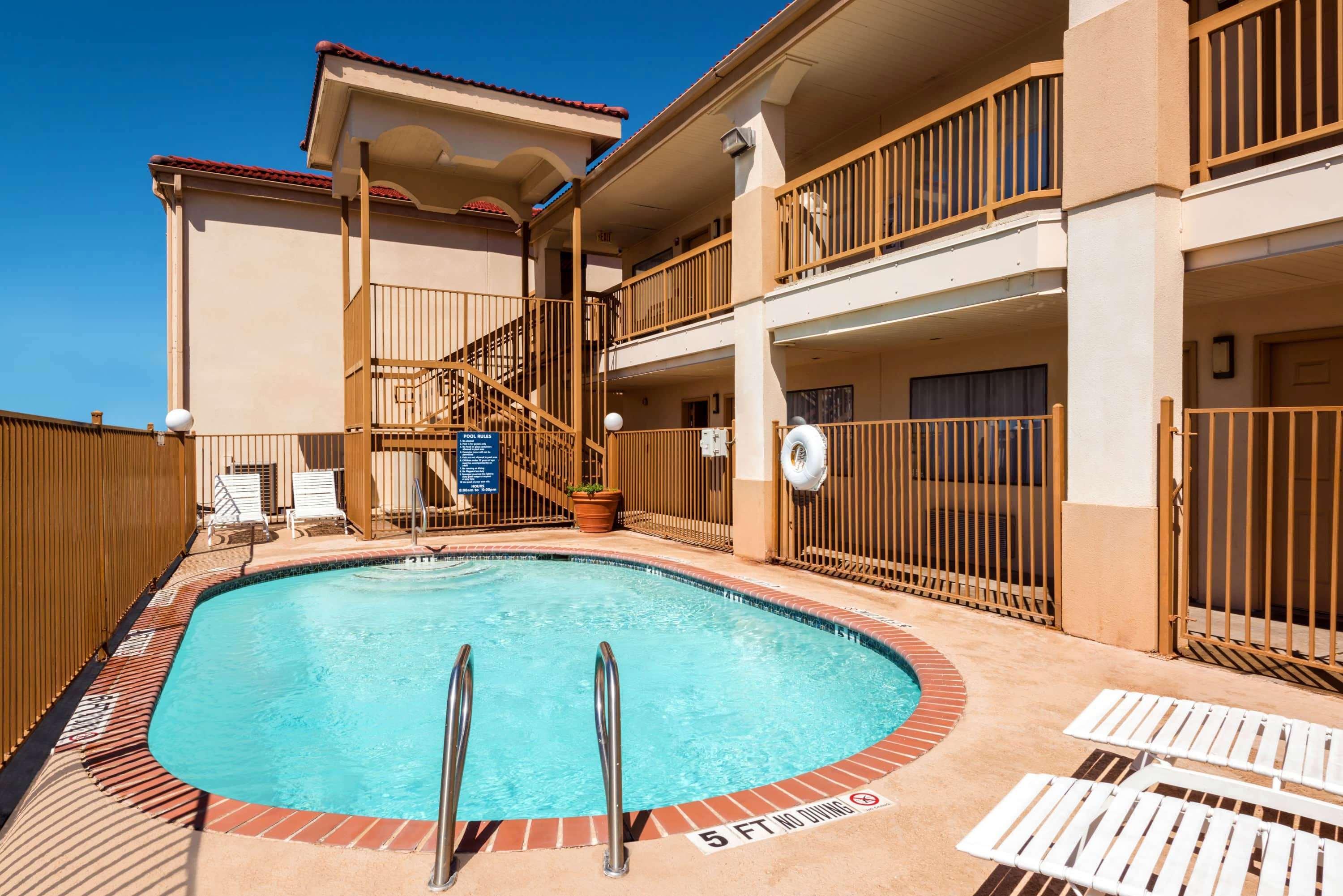 Days Inn By Wyndham Near Seaworld San Antonio Exterior foto