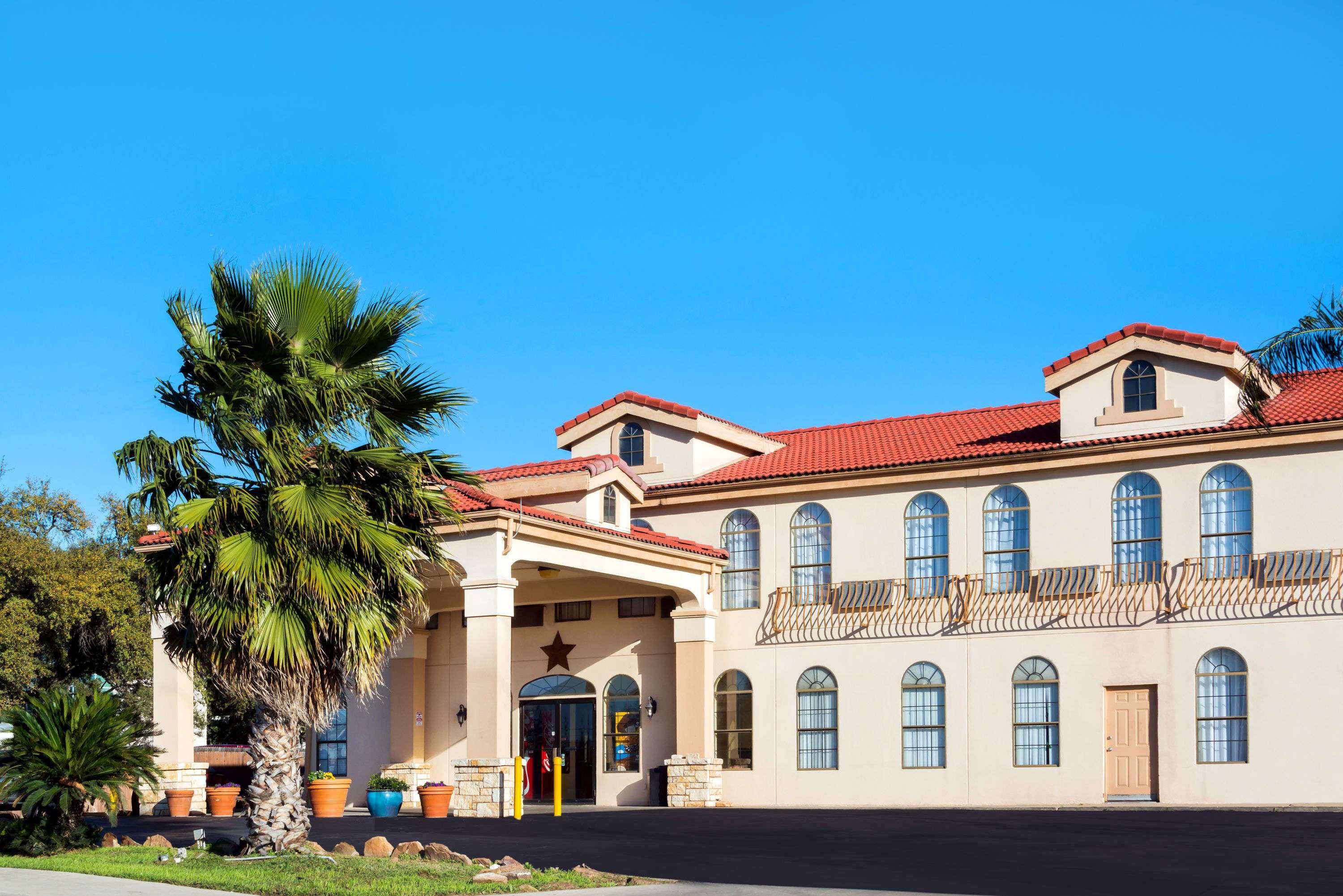 Days Inn By Wyndham Near Seaworld San Antonio Exterior foto